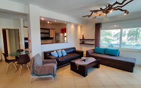 Quiet luxury apartment near city center&port
